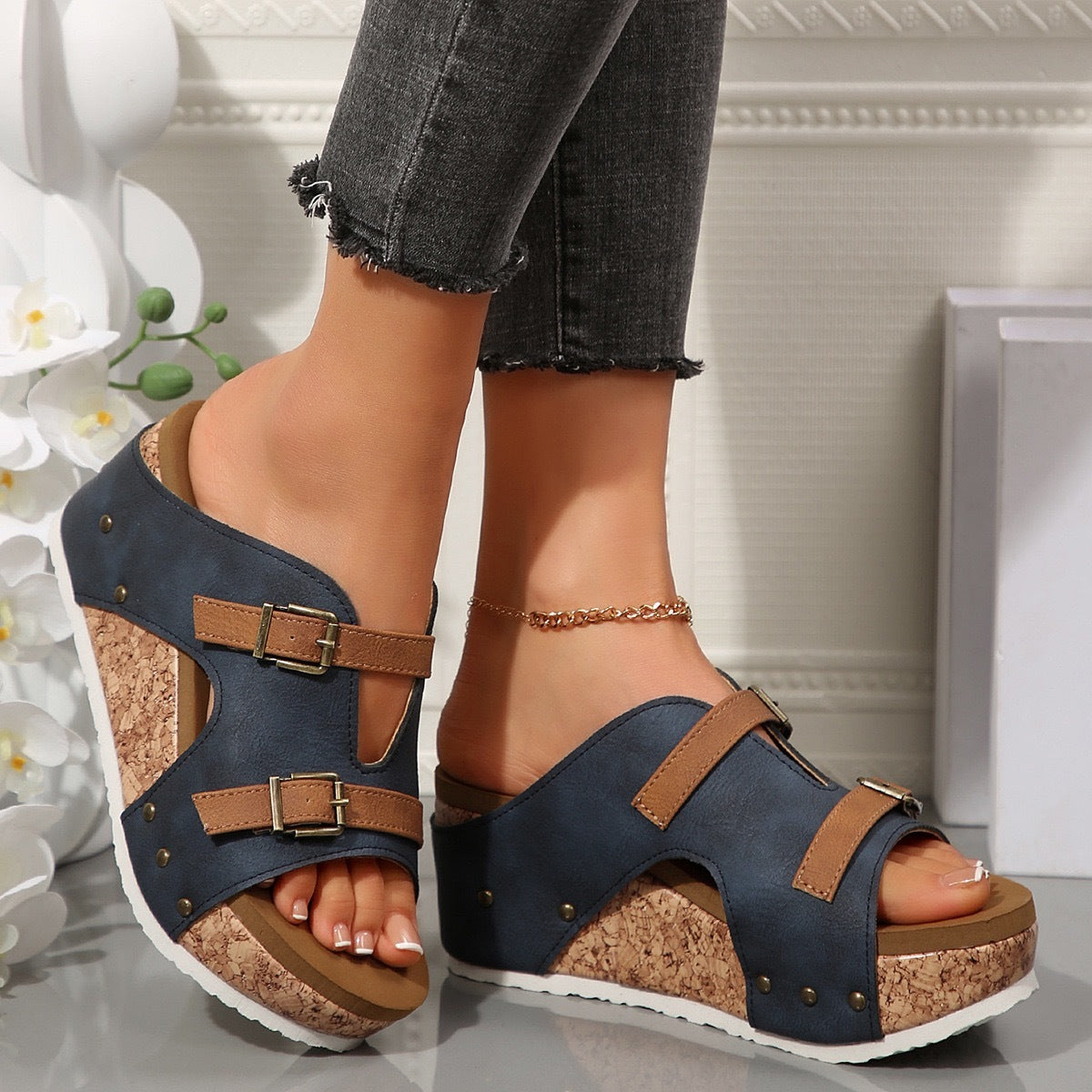 Sandales compensées à bout ouvert pour femme