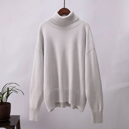 Pull col roulé uni féminin, à la mode et tout assorti.